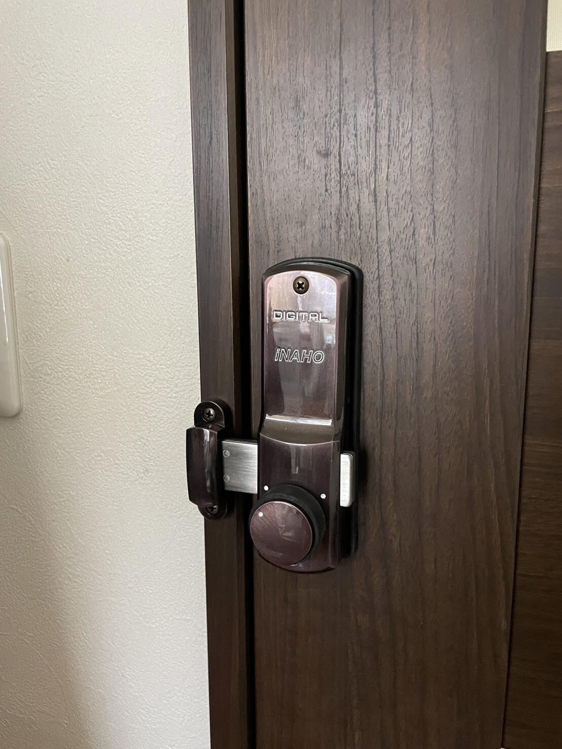 札幌市中央区｜室内ドアへボタン式鍵の新規取り付け【防犯対策】