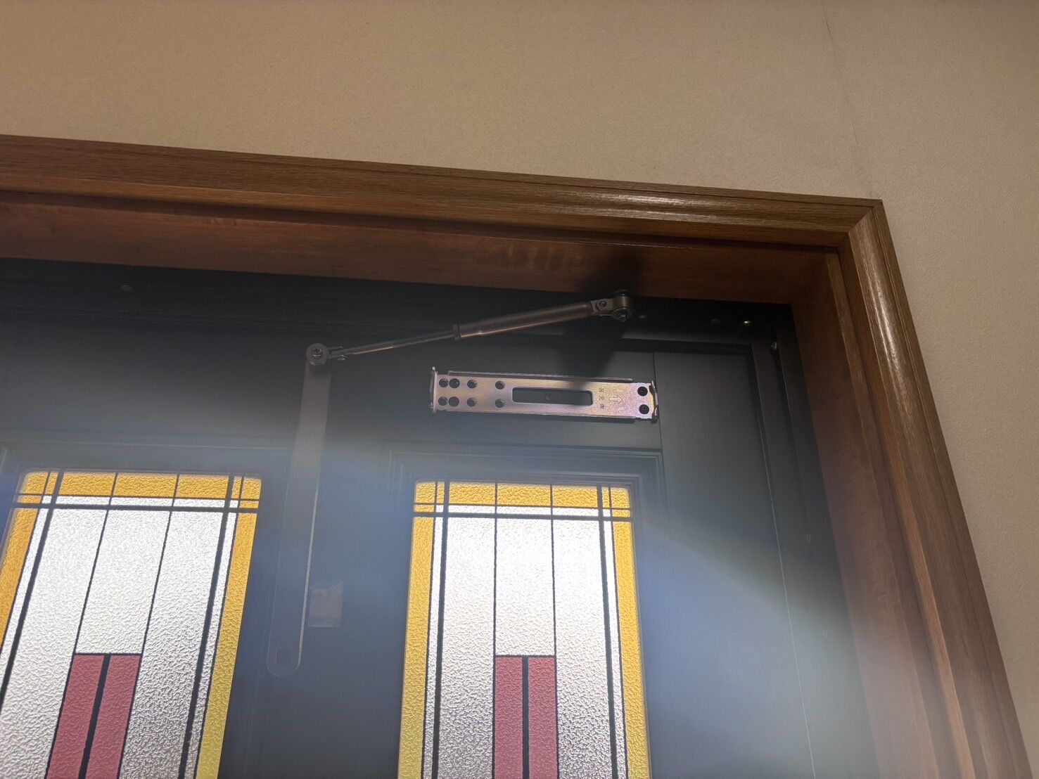 札幌市白石区｜ドアクローザー交換を10分で完了！（RYOBI 60シリーズ）ドアがバタンと閉まる原因と危険性