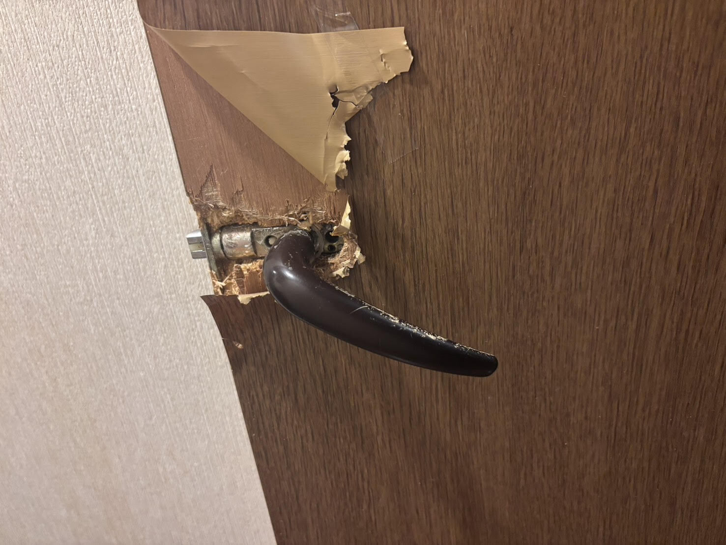 札幌市豊平区｜トイレ閉じ込め緊急開錠事例。ラッチボルト破損による動作不良と二次被害のリスク