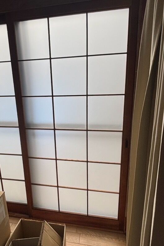 札幌市豊平区｜すりガラスが割れた！木製建具のガラス修理を30分で即日解決