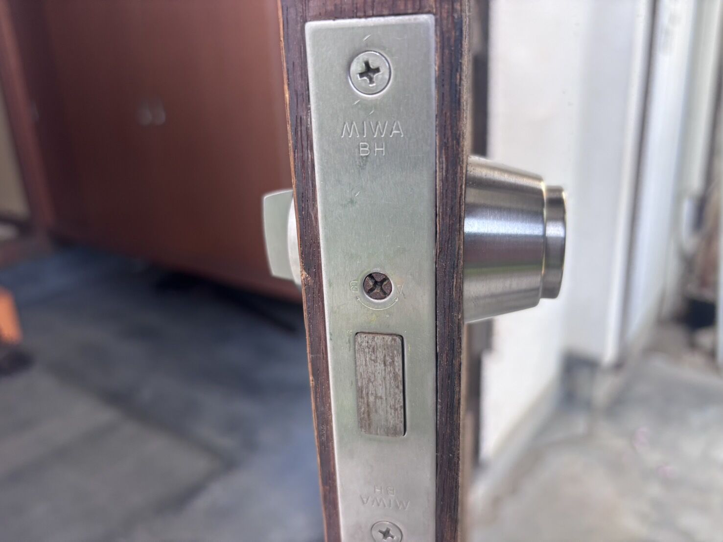 札幌市西区｜DIYでの鍵取り付け・穴あけに困ったら！MIWA製U9本締錠の新規穿孔・拡張取付