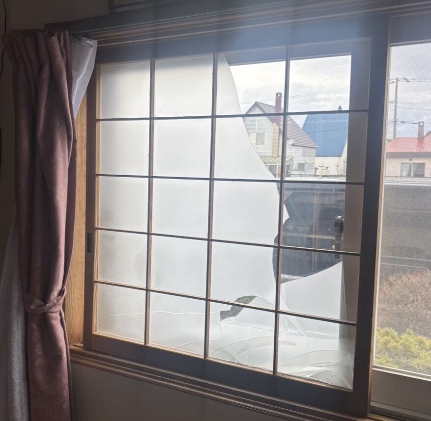 札幌市南区｜木製建具（障子）のすりガラスが割れた！現場切り出しで即日30分スピード解決  【ディスクリプション】
