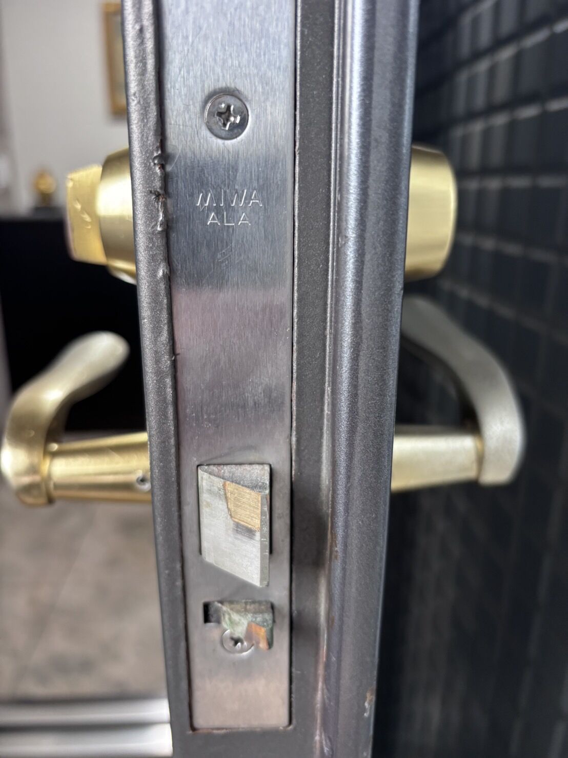 札幌市北区｜MIWA ALA 1型電気錠の動作不良！錠ケースの経年劣化のため即日交換作業を実施