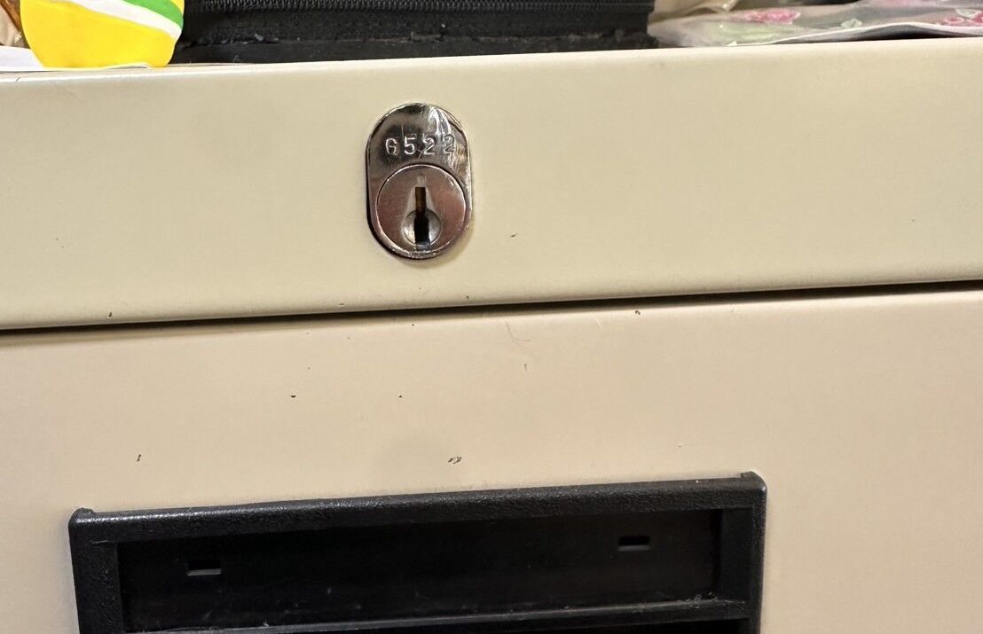 札幌市北区｜オフィスのキャビネット鍵紛失！壊さず10分で開けるプロの技術と、オフィス家具の鍵トラブル解決法