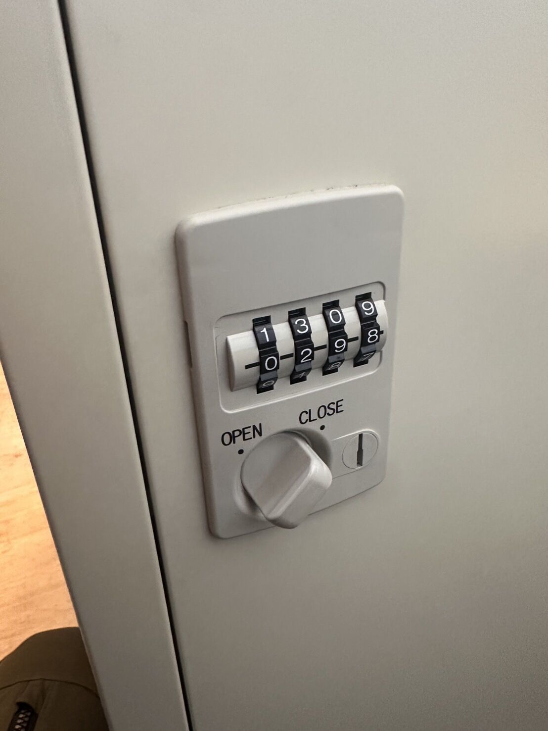 札幌市手稲区｜職場のロッカーが開かない！4桁ダイヤル錠を壊さず20分で開錠した施工事例と暗証番号が勝手に変わってしまう理由と対処法をご紹介