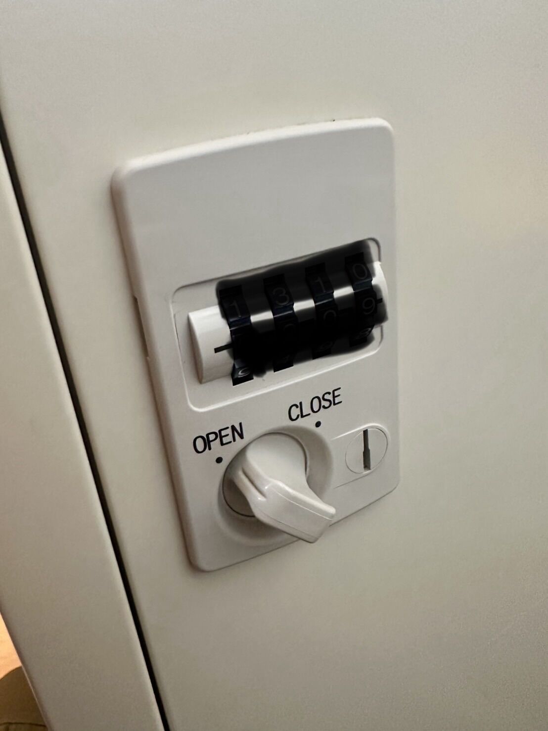 札幌市手稲区｜職場のロッカーが開かない！4桁ダイヤル錠を壊さず20分で開錠した施工事例と暗証番号が勝手に変わってしまう理由と対処法をご紹介
