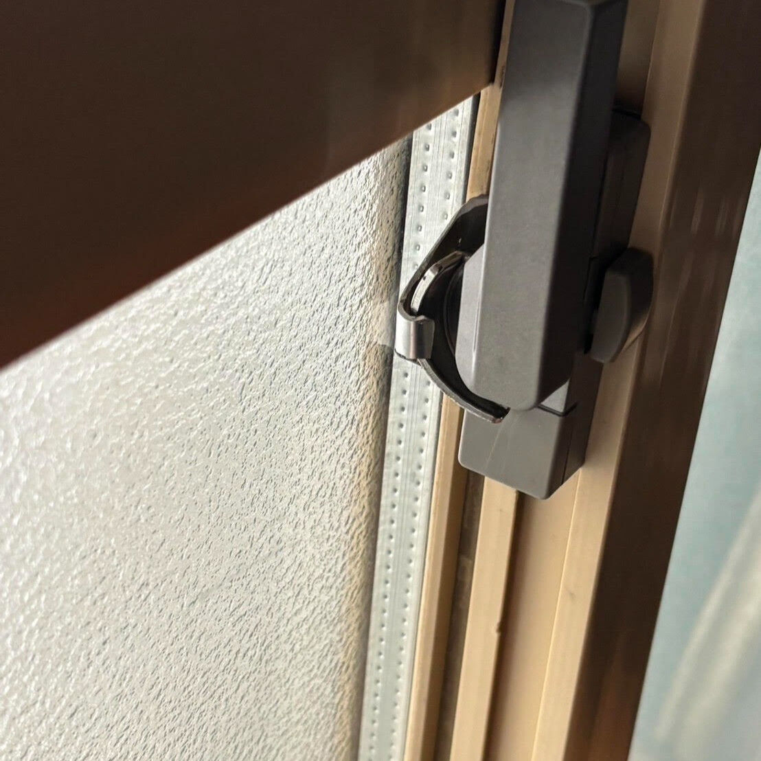 江別市｜窓のクレセント受けの故障！即修理でスムーズな開閉を復活