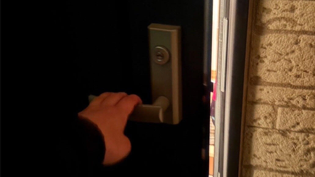 札幌市厚別区｜玄関の鍵をなくして家に入れない！電話直後に作業員が急行して即日開錠作業を実施
