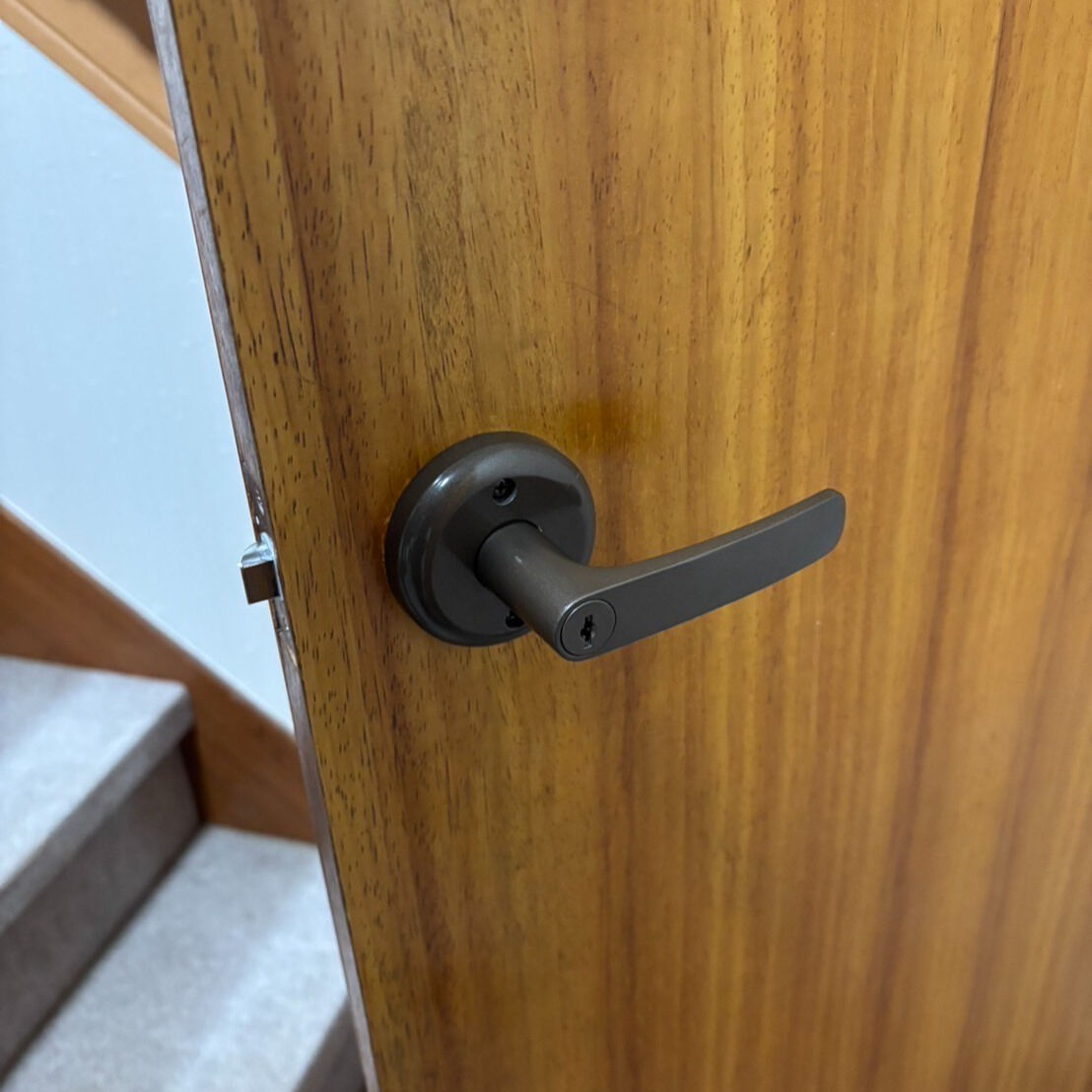 札幌市東区｜ドアノブが外れてしまった！鍵付きの新しいドアノブへ交換して安全性アップ
