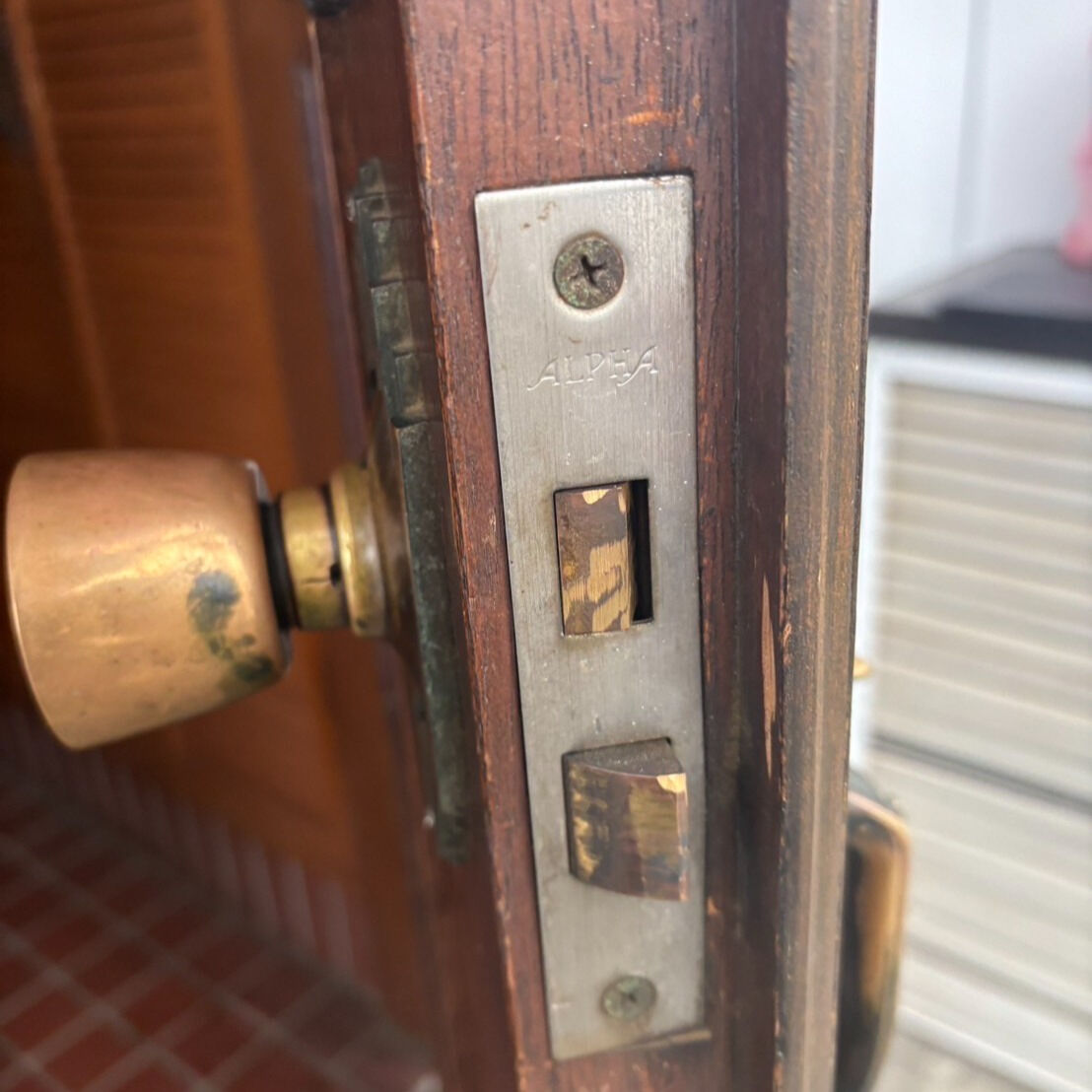 札幌市西区｜玄関のラッチに不具合発生！ケース故障を確認して即日交換でスムーズに復旧